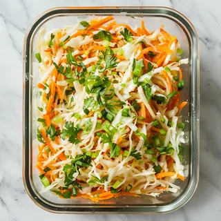 Knackiger Kraut-Möhren-Salat