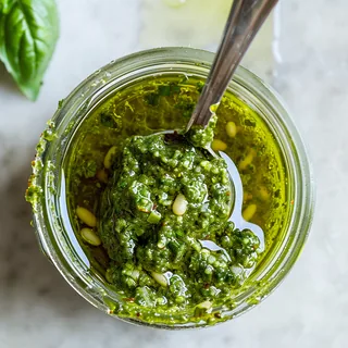 Pesto zum Beträufeln
