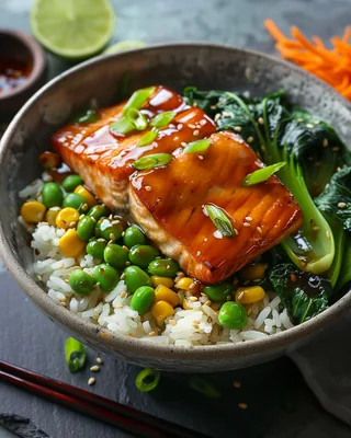 Hoisin-glasierte Lachs-Bowl
