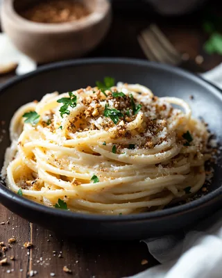 Linguine mit karamellisierten Zwiebeln und Dukkah