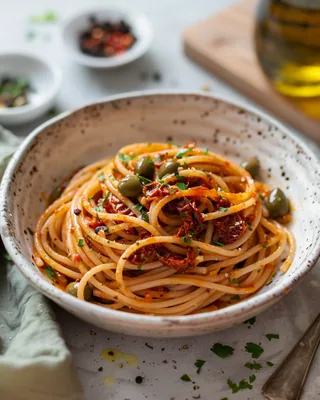Pasta mit sonnengetrockneten Tomaten