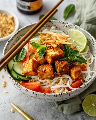 Thai Tofu Sonnenblumen-Nudel-Salat